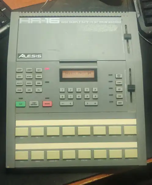 Alesis HR 16 Drum Machine